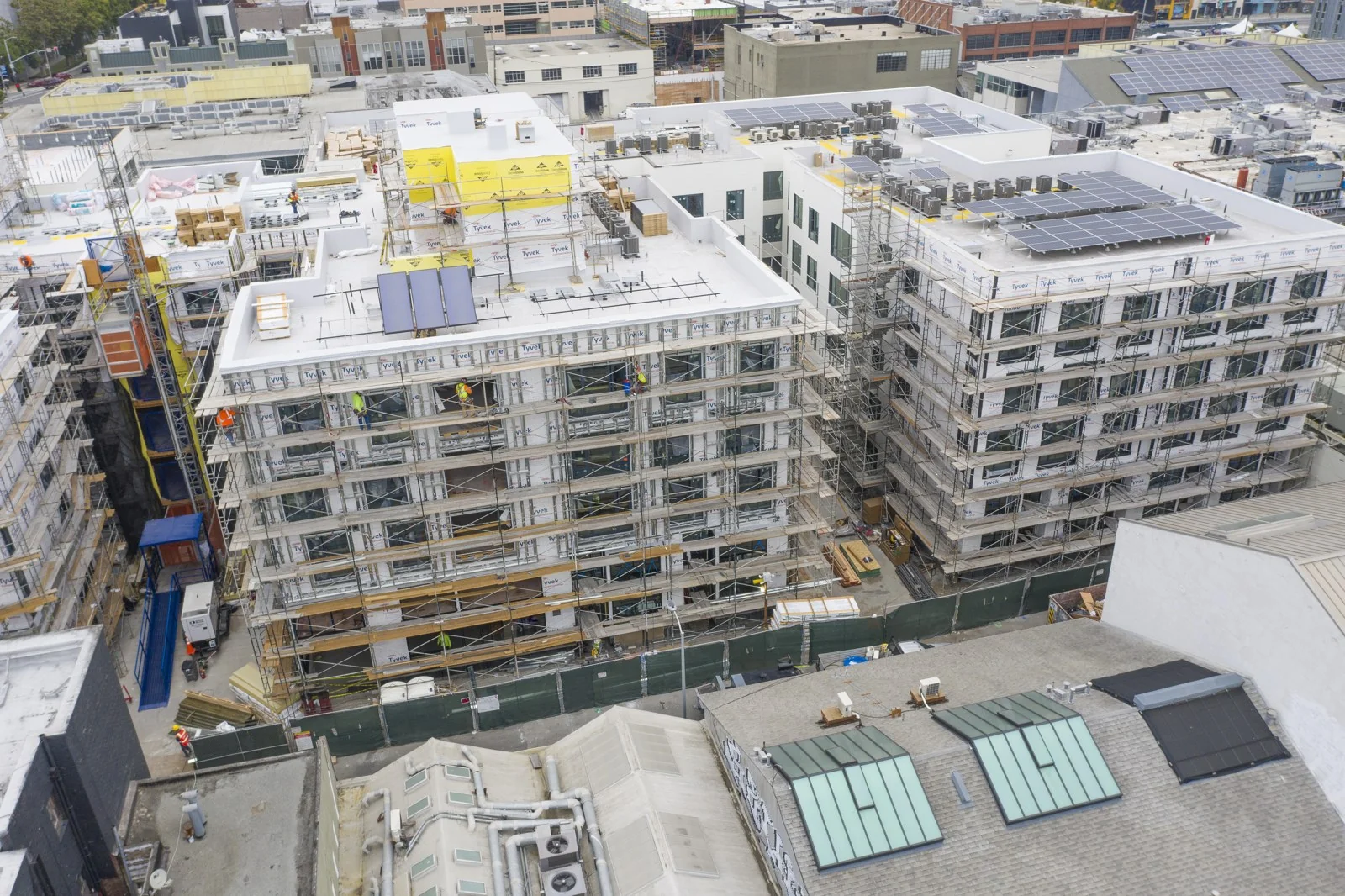 Bryant St apartment building under construction
